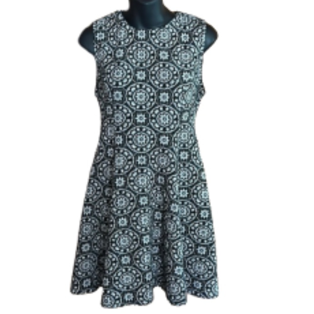 Zara Large Jacquard sleeveless dress. Black and white pattern